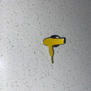 Drybar brooch